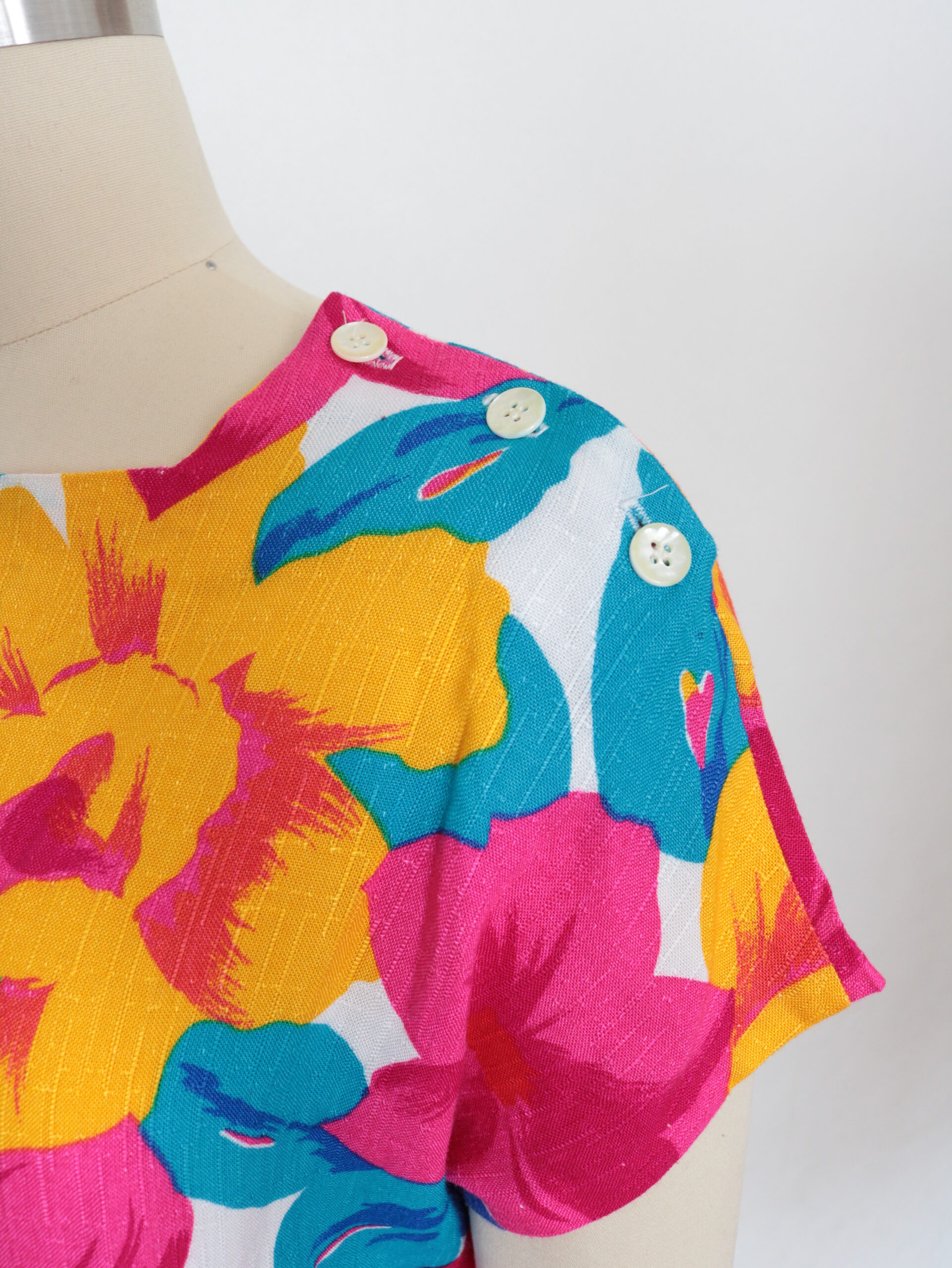 Vintage Bright Bold Floral Multicolored Tropical Print Top-button shoulder